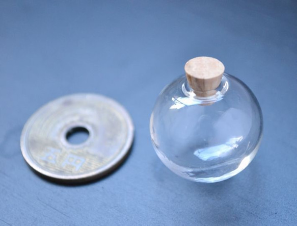 グラスチャーム　「20ｍｍコルク付」　ネックレスに！　EMCK20206 2枚目の画像