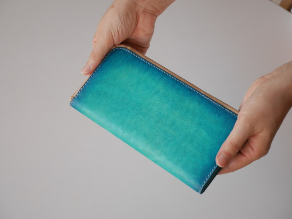シンプル長財布　ファスナータイプ　ヌメ革　青　ブルー　【海の色】 1枚目の画像