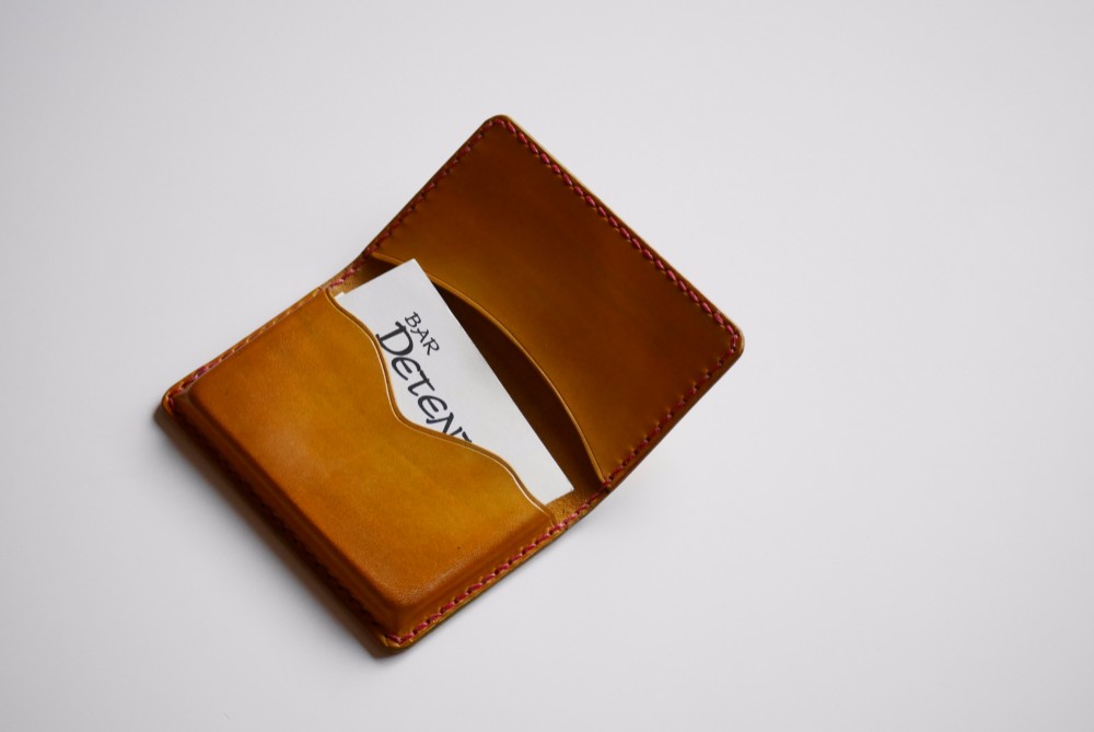 レザー名刺入れ　ヌメ革仕様　キャメル　【砂漠の色】