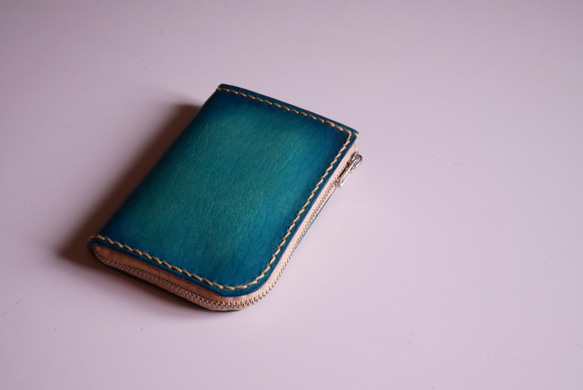 L字ファスナーポーチ 財布　ヌメ革仕様　ブルー　【海の色】 1枚目の画像