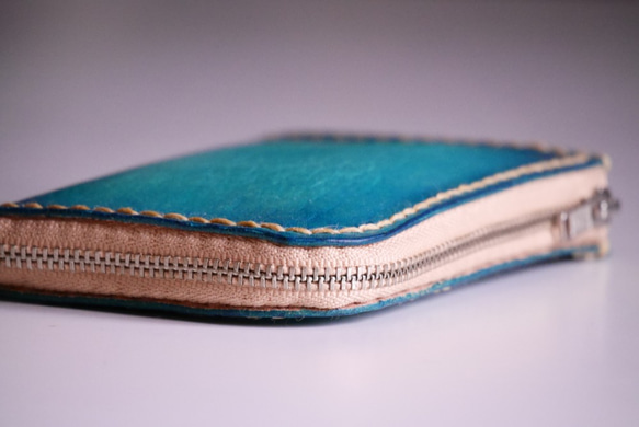 L字ファスナーポーチ 財布　ヌメ革仕様　ブルー　【海の色】 3枚目の画像