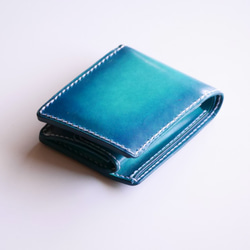 シンプル二つ折り財布　ヌメ革　青　ブルー　【海の色】 1枚目の画像