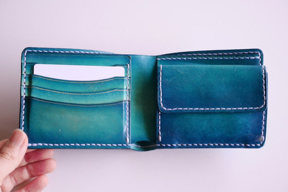 シンプル二つ折り財布　ヌメ革　青　ブルー　【海の色】 2枚目の画像