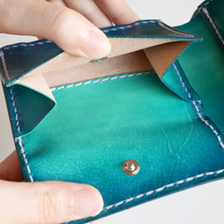 シンプル二つ折り財布　ヌメ革　青　ブルー　【海の色】 5枚目の画像
