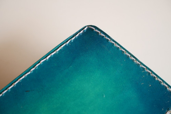 シンプル二つ折り財布　ヌメ革　青　ブルー　【海の色】 7枚目の画像