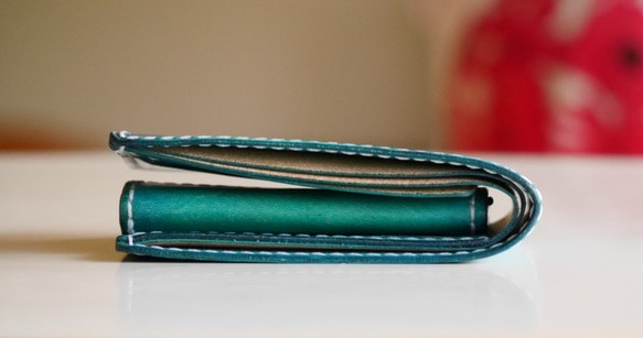 シンプル二つ折り財布　ヌメ革　青　ブルー　【海の色】 8枚目の画像