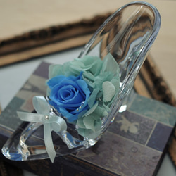 シンデレラブルーローズのガラスの靴 ◇プリザーブドフラワーアレンジメント◇ 1枚目の画像