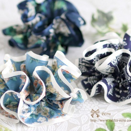 CELINE ライトブルー シュシュ ゴールド装飾付き CELINE ライトブルー