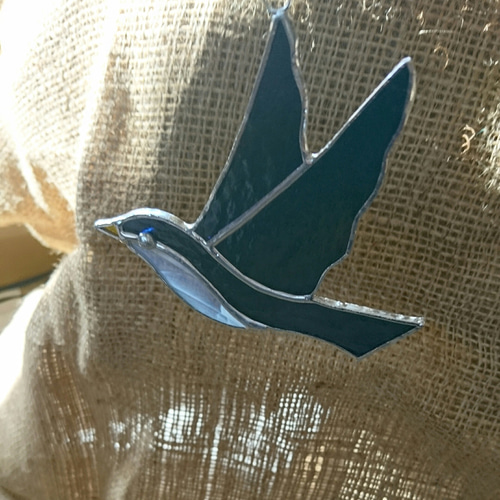鳥のサンキャッチャー、鳥のステンドグラス。 サンキャッチャー