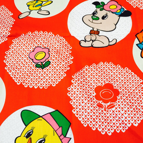 レトロ系生地一覧 昭和レトロ生地11赤色ヒヨコわんちゃんフラワー 生地 ピンクパンダ