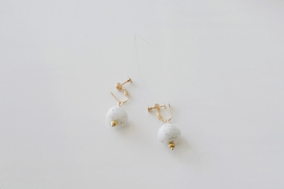17 Autunm -Geometric Granite Earring- 白色麻石顆粒圓珠形銅耳夾/手工手作耳環/禮物 第3張的照片