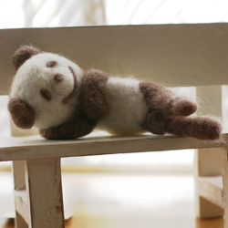 ごろ寝のんきパンダ（ベンチ付き） 2枚目の画像
