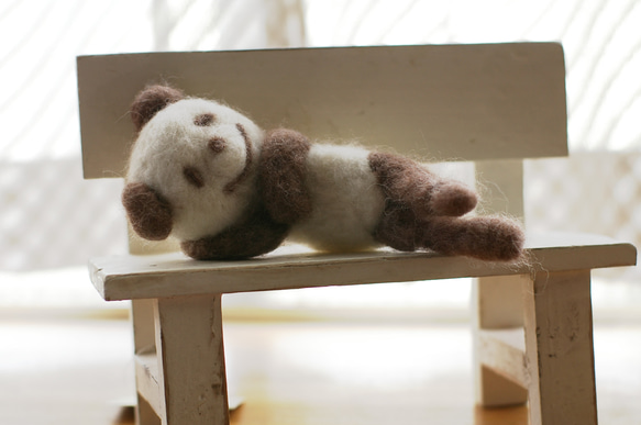 ごろ寝のんきパンダ（ベンチ付き） 2枚目の画像
