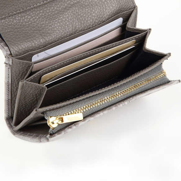 ハーフウォレット☆彡グレー・2つ折り財布・コンパクト＆大容量・ 2枚目の画像