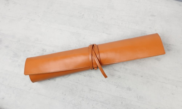 革の包丁ケース・ロールタイプ☆彡受注生産 皮、革、レザー T1568012609(12000円)