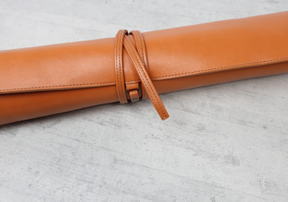 革の包丁ケース・ロールタイプ☆彡受注生産 皮、革、レザー T1568012609(12000円)