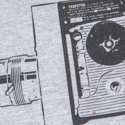 T-Shirt ：Vintage Camera Bell & Howell Model 414 Director Ser 4枚目の画像