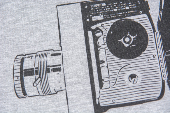 T-Shirt ：Vintage Camera Bell & Howell Model 414 Director Ser 4枚目の画像