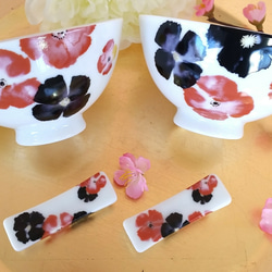 【sold out】【ペア】咲いた咲いた茶碗と箸置き◆ポーセラーツ 2枚目の画像