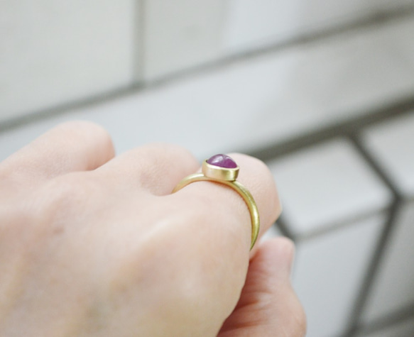 簡單小石系列-紅寶石‧黃銅戒指 第8張的照片