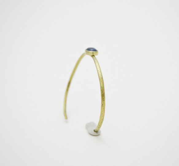 簡單小石系列-藍晶石‧黃銅手環 第3張的照片