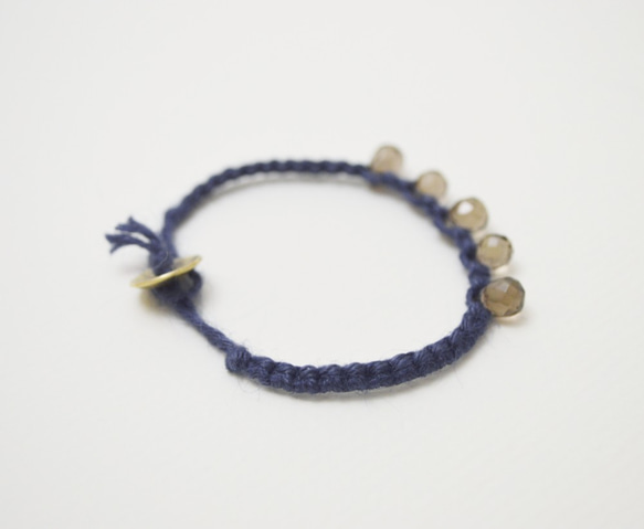 編繩系列- 藍色1‧煙水晶‧手工黃銅扣‧麻繩編織手環 第2張的照片