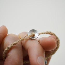 編繩系列- 淺茶色2‧海紋石(拉利瑪石)‧手工純錫扣‧麻繩編織手環 第7張的照片
