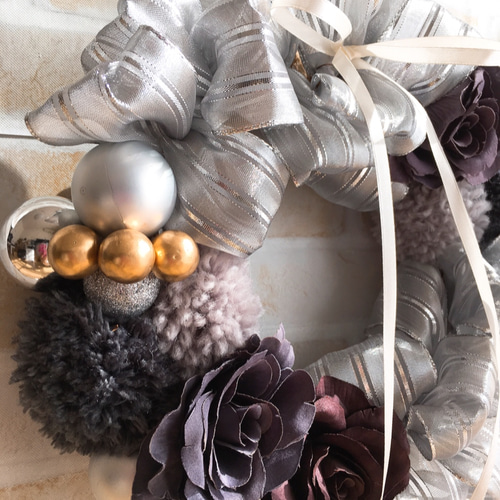 シルバーグレーのリボンポンポンリース＊大人シック＊No.81004 アート