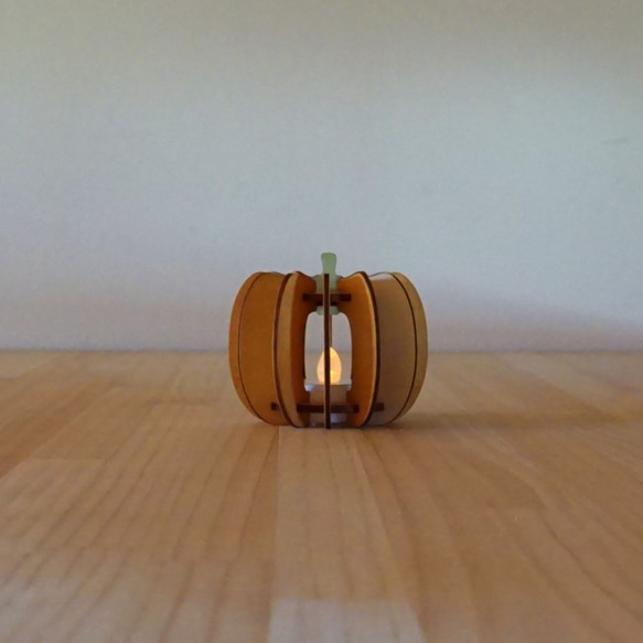「かぼちゃ」木製ミニランプ 4枚目の画像