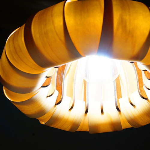 木製ペンダントライト「オニオン（ひのき）」 ｜木のあかり