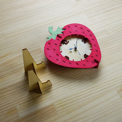 「いちご」木製置き掛け時計　 5枚目の画像