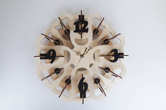 「キノコ」木製掛け時計 2枚目の画像