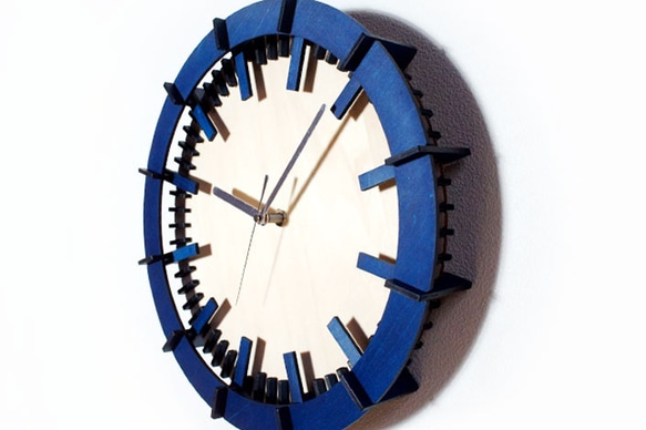 「モダン」 (ネイビーブルー）木製掛け時計 3枚目の画像