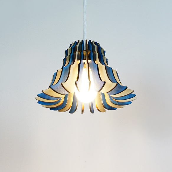 「フランネルフラワー(マリンブルー）」木製ペンダントライト 照明　インテリア　北欧 2枚目の画像