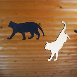 “黑貓白貓”木製手機 第6張的照片