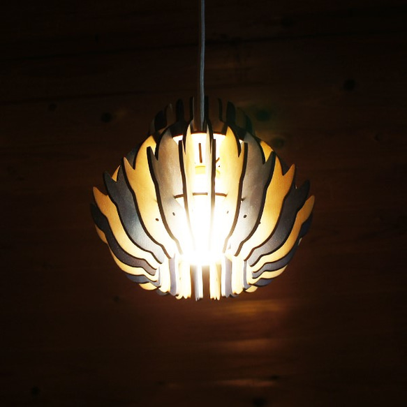 「イルカ」木製ペンダントライト　照明　インテリア 2枚目の画像