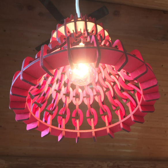 「ニット（チェリーレッド）」木製チェーンペンダントライト 照明　インテリア 2枚目の画像