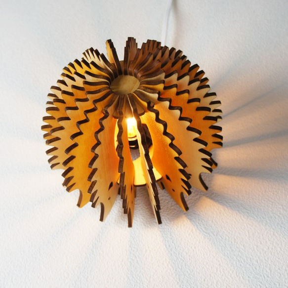 「はりねずみ」木製フロアランプ 照明　かわいいインテリア 2枚目の画像