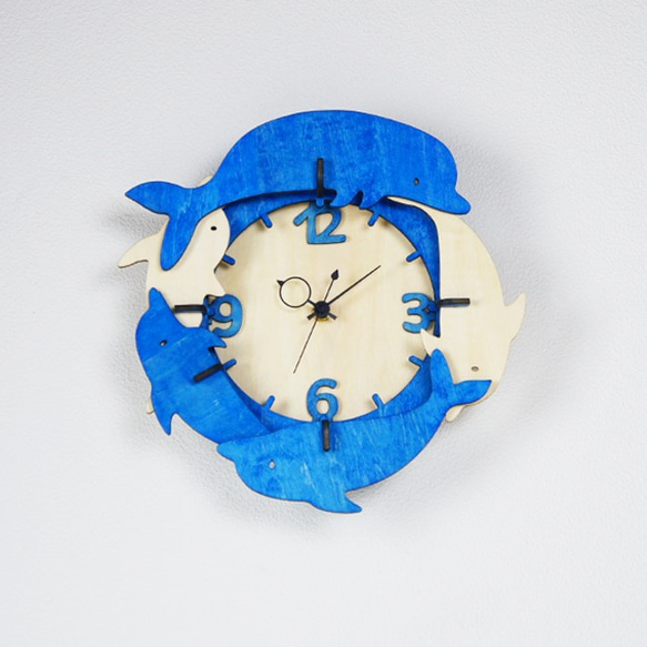 「イルカ」木製掛け時計　 1枚目の画像