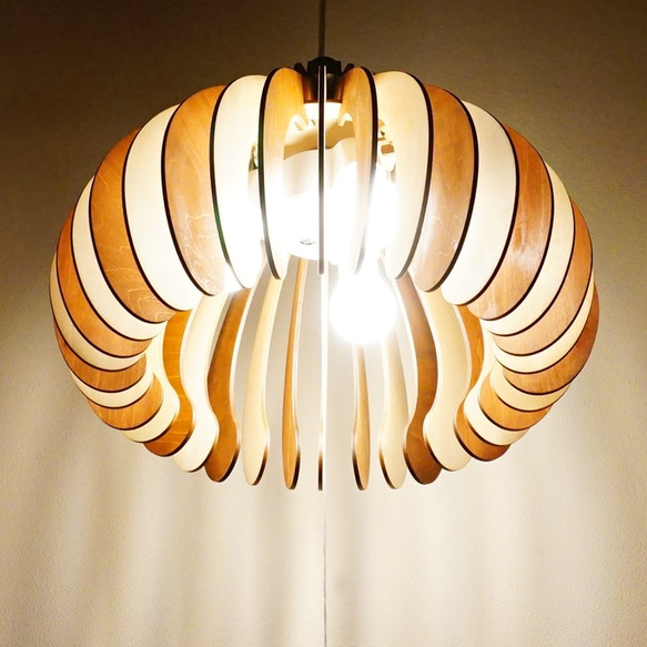 「オニオン」木製 3灯ペンダントライト 照明　おしゃれ　かわいい 2枚目の画像