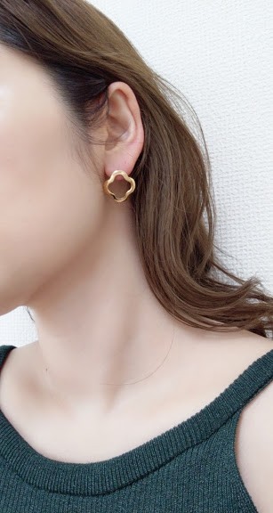 フラワーモチーフピアス