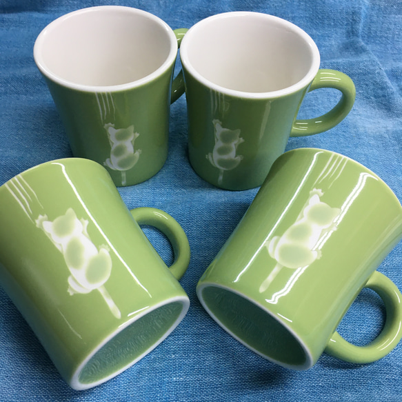 猫マグカップ 「ずりずり〜・緑」 3枚目の画像