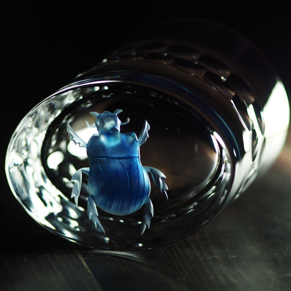 クリスタルロックグラス「青いスカラベ」 4枚目の画像