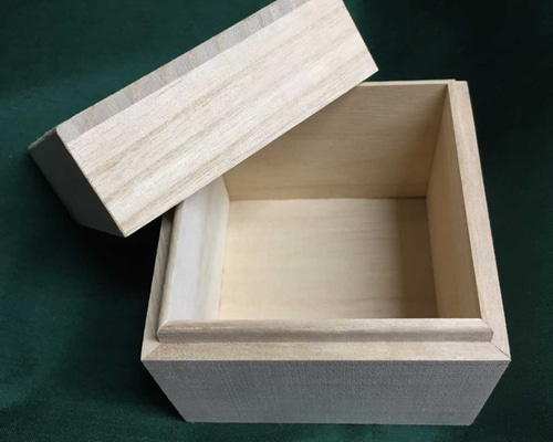 酒盃■古青磁金継ぎ直し杯(江戸期)酒器 猪口 ぐい呑み 桐箱入 時代物 骨董品■ 酒盃□古青磁金継ぎ直し杯(江戸期)酒器 猪口 ぐい呑み 桐