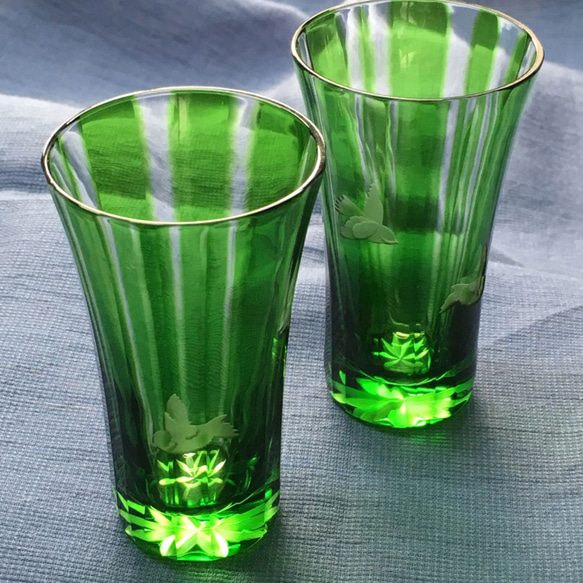 緑の冷酒杯「竹に雀」 1枚目の画像