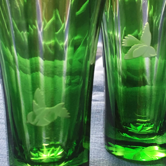 緑の冷酒杯「竹に雀」 2枚目の画像