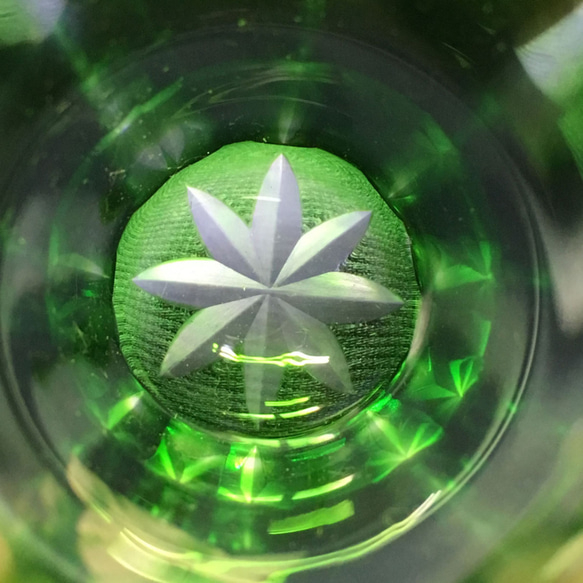緑の冷酒杯「竹に雀」 4枚目の画像