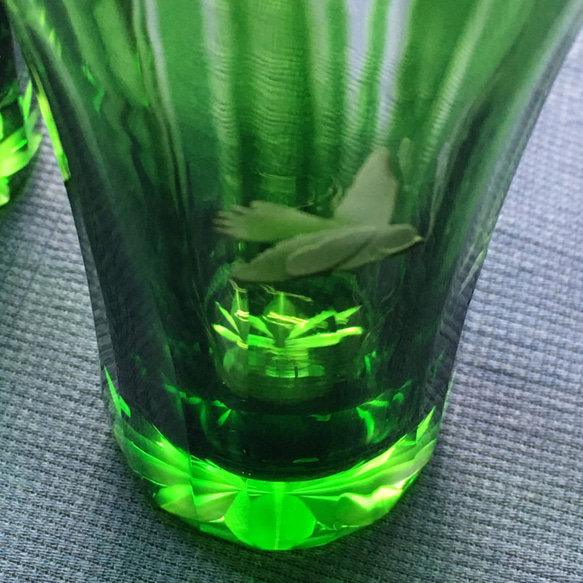 緑の冷酒杯「竹に雀」 5枚目の画像