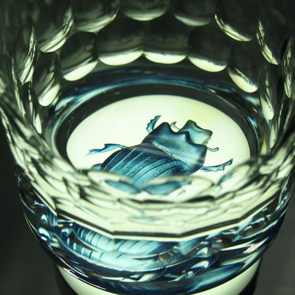 クリスタルロックグラス「青いスカラベ」 1枚目の画像