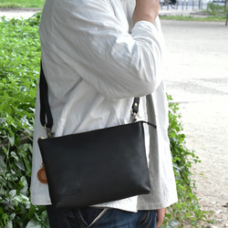 【小而大容量。 4Way Multi Bag] 栃木皮革單肩包男士黑色 JAB009 第2張的照片